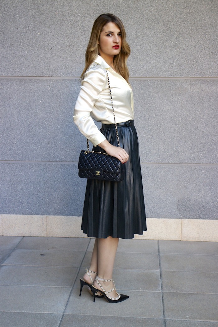 Leather Pleated Skirt valentino shoes carolina herrera satin shirt chanel bag amaras la moda 4