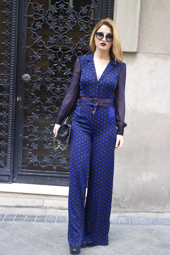 Diane Von Furstenberg  jumpsuit polka dots chanel bag prada sunnies Paula Fraile Amarás la moda fashion blogger11