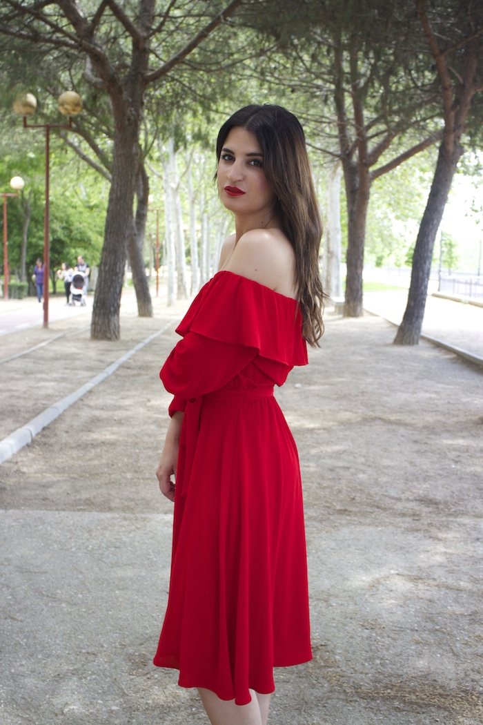 tintoretto mujer amaras la moda vestido rojo escote brigitte paula fraile stiletto sergio rossi.4