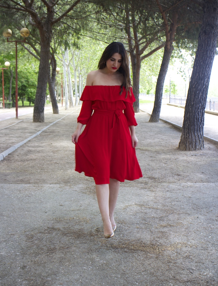 tintoretto mujer amaras la moda vestido rojo escote brigitte paula fraile stiletto sergio rossi